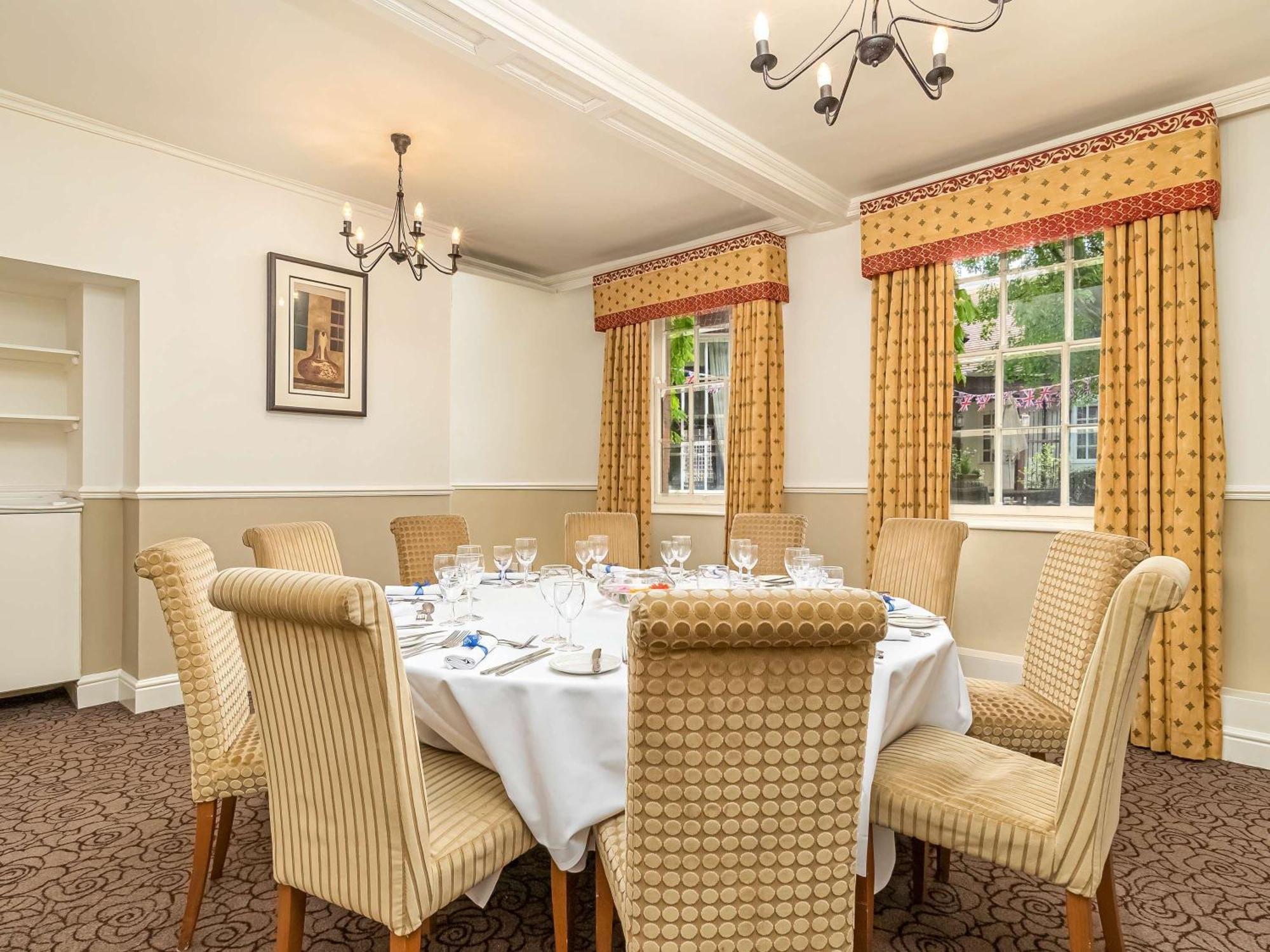 Mercure Salisbury White Hart Hotel & Apartments Exterior photo