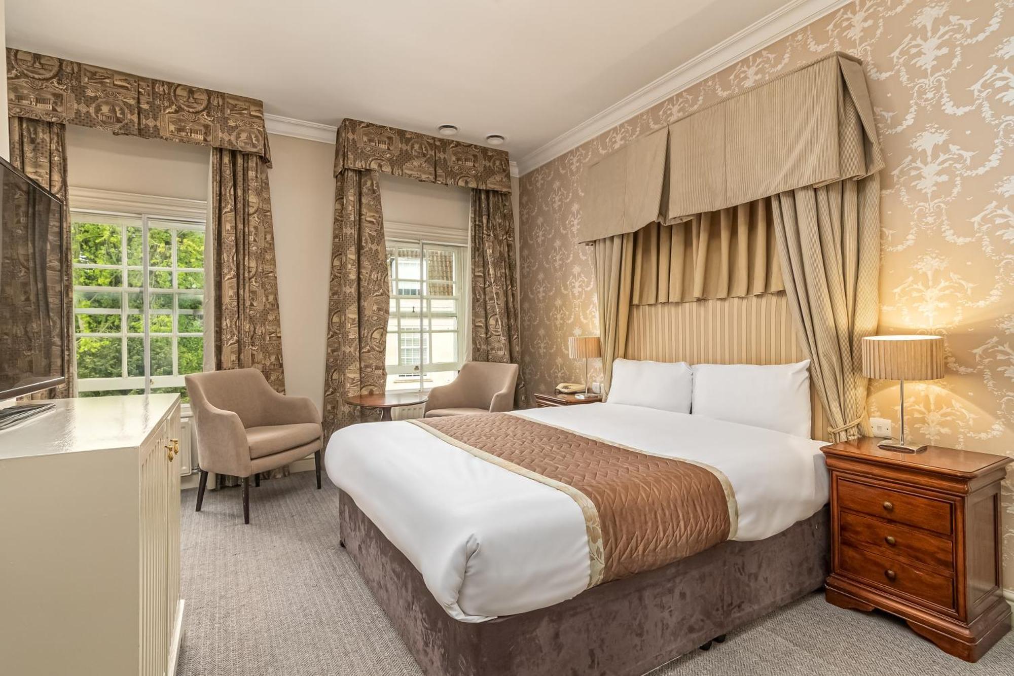 Mercure Salisbury White Hart Hotel & Apartments Exterior photo