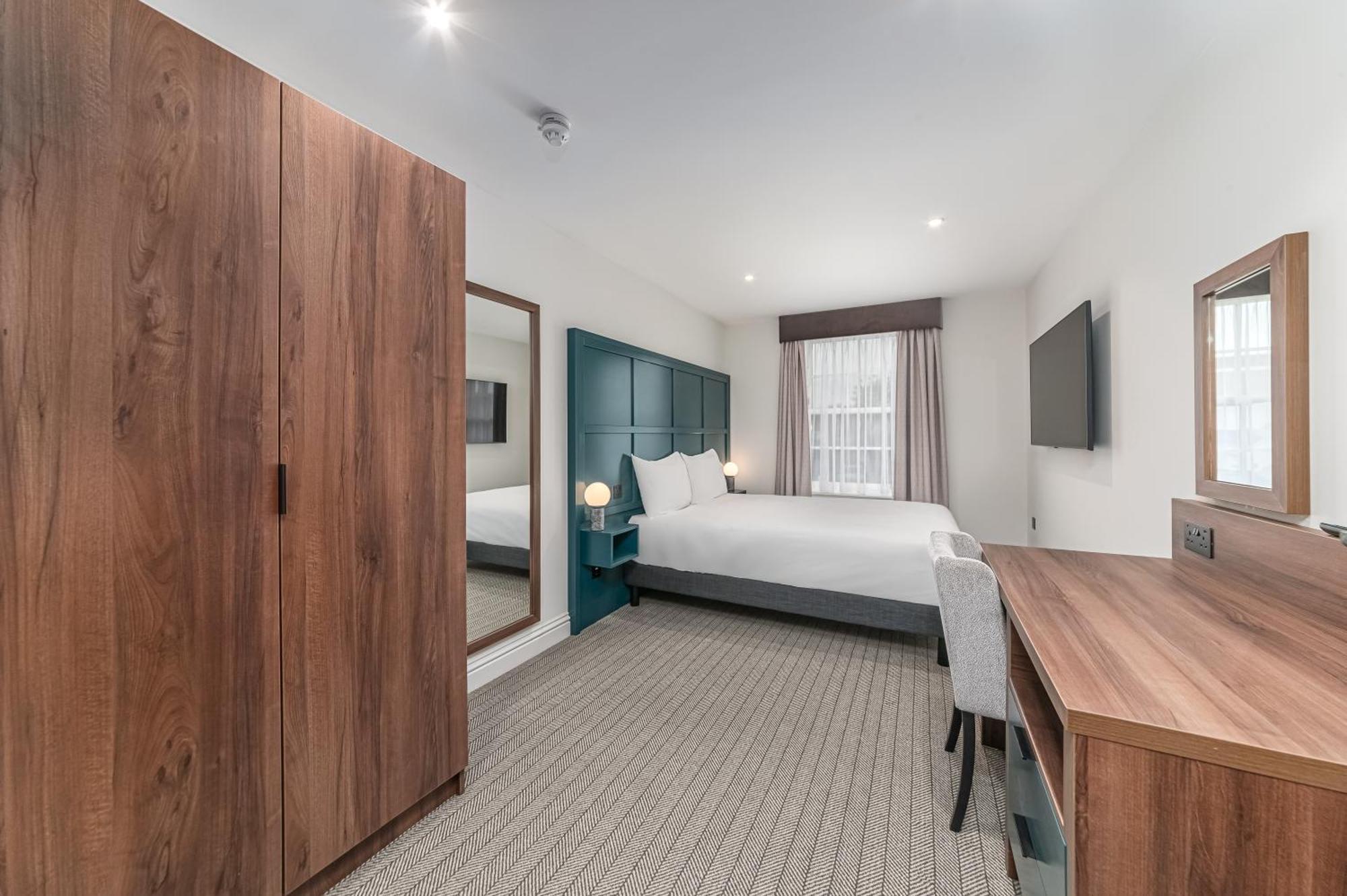 Mercure Salisbury White Hart Hotel & Apartments Exterior photo