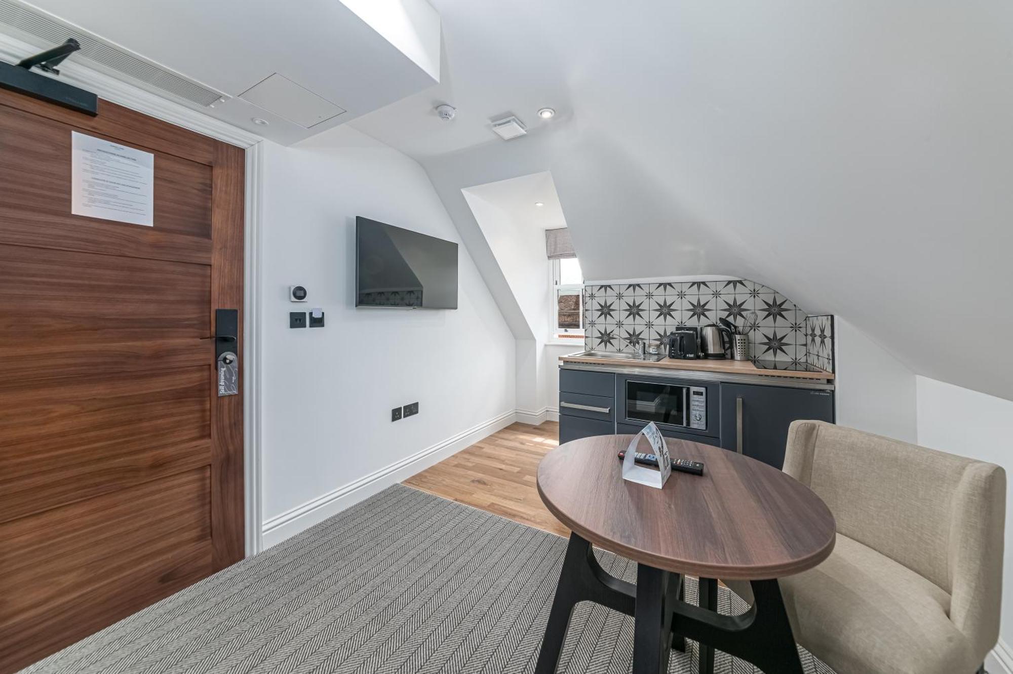 Mercure Salisbury White Hart Hotel & Apartments Exterior photo