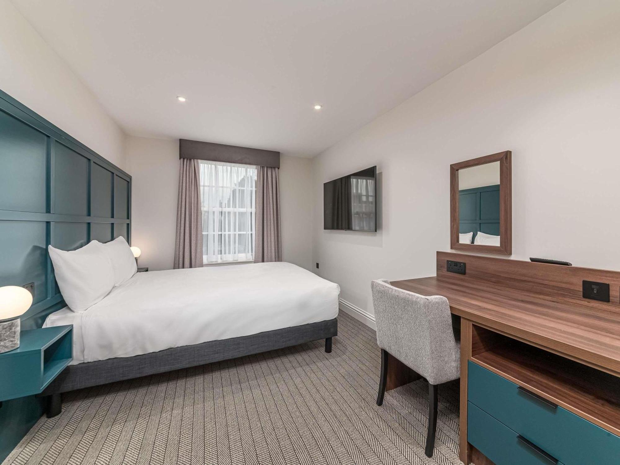 Mercure Salisbury White Hart Hotel & Apartments Exterior photo
