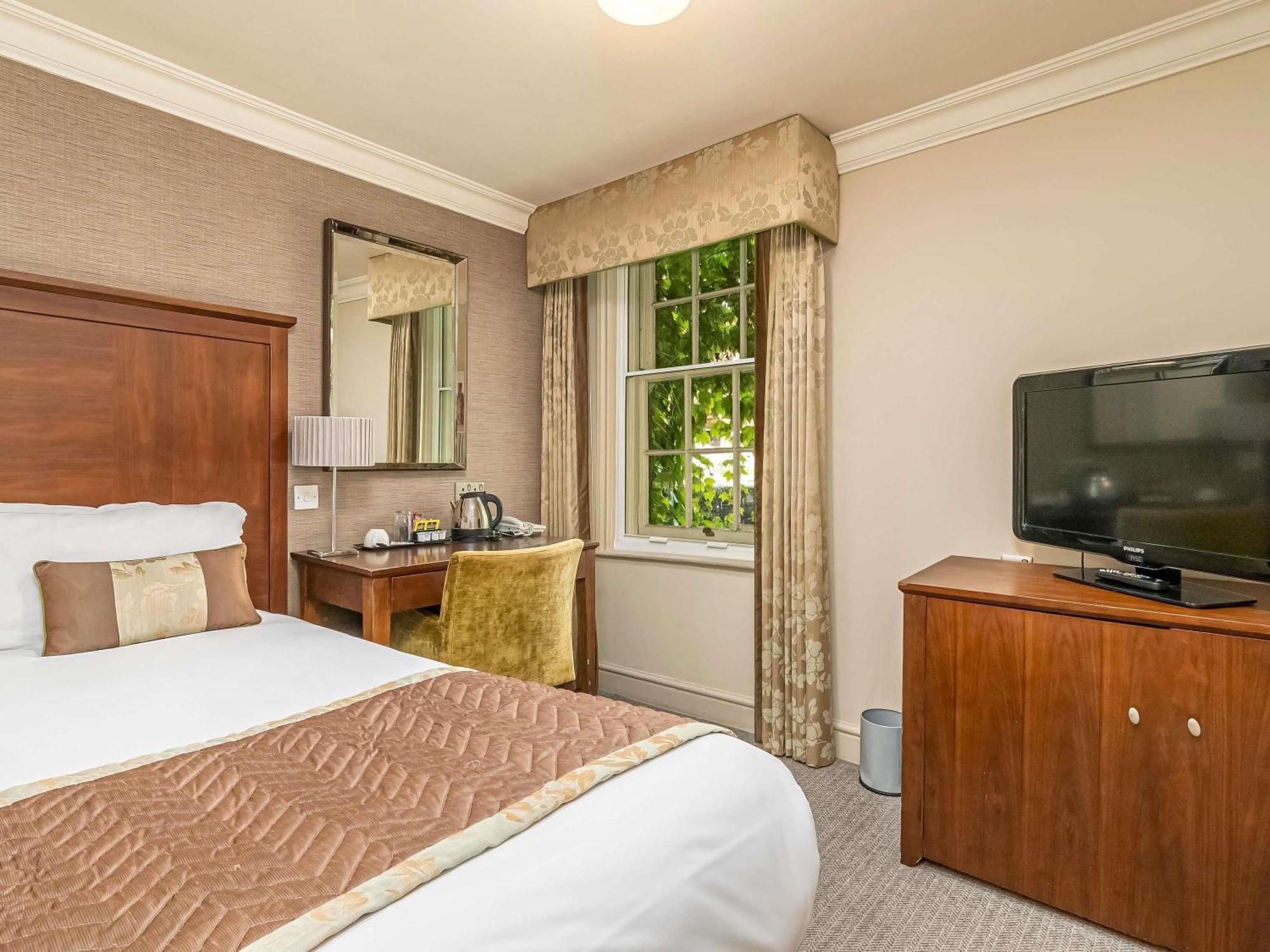 Mercure Salisbury White Hart Hotel & Apartments Exterior photo