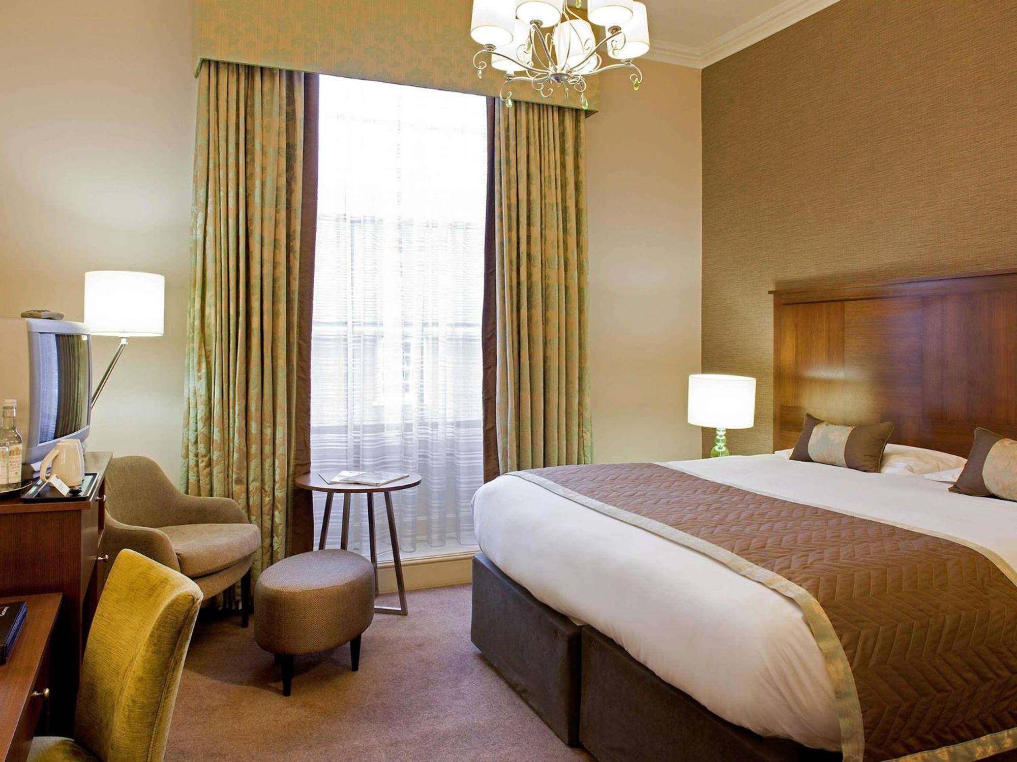 Mercure Salisbury White Hart Hotel & Apartments Exterior photo